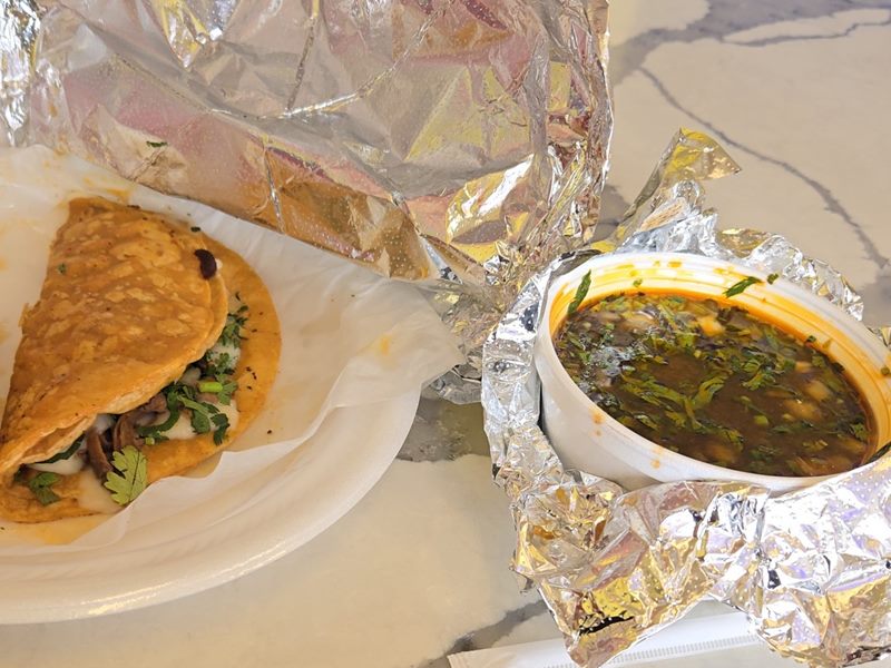 Taquería Alma food